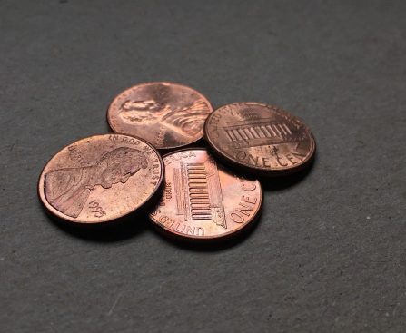 Penny, pennies, coins — The Role of Crypto Exchanges in Simulating Alternative Histories